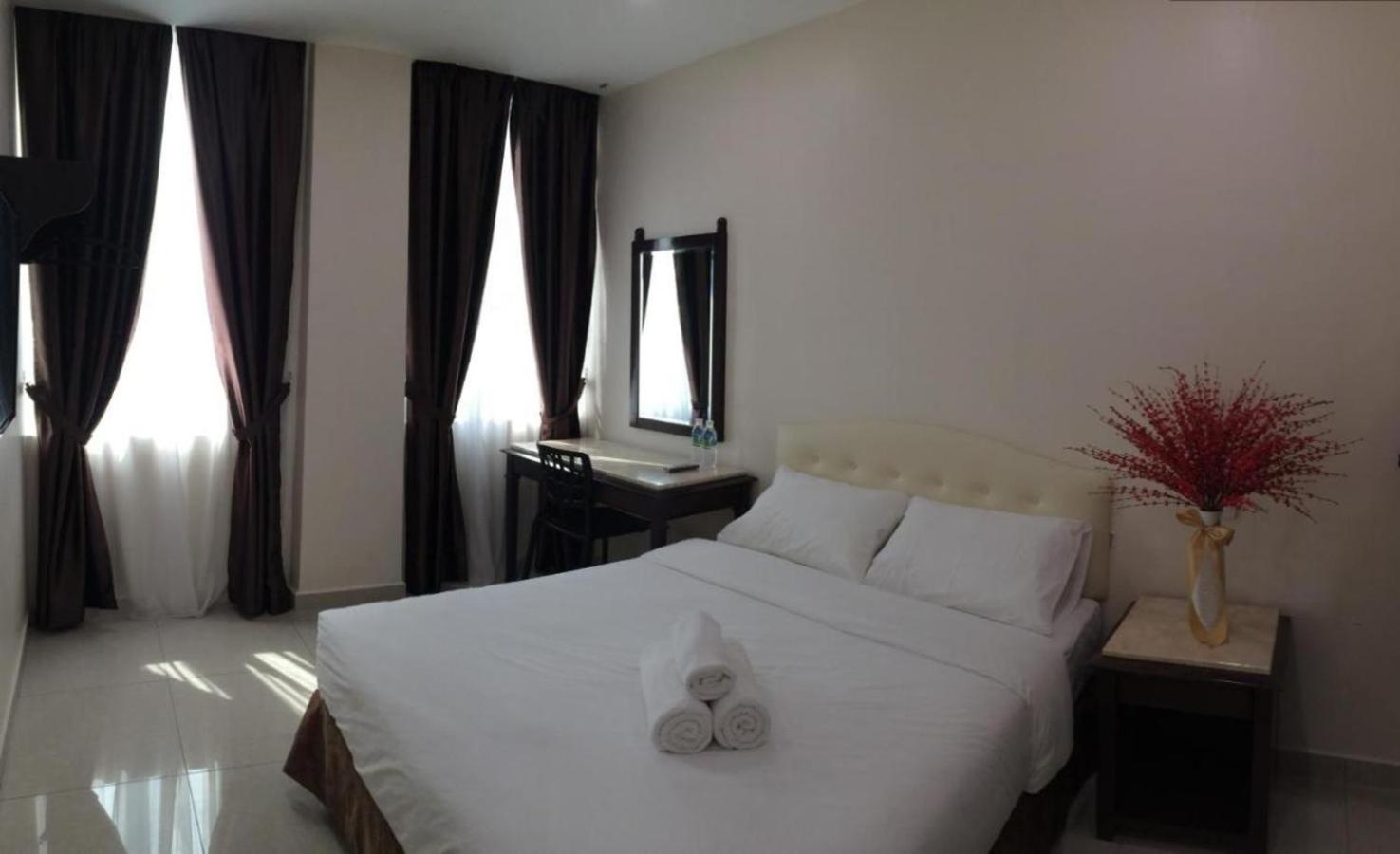 Sam Hotel Sitiawan Exterior foto