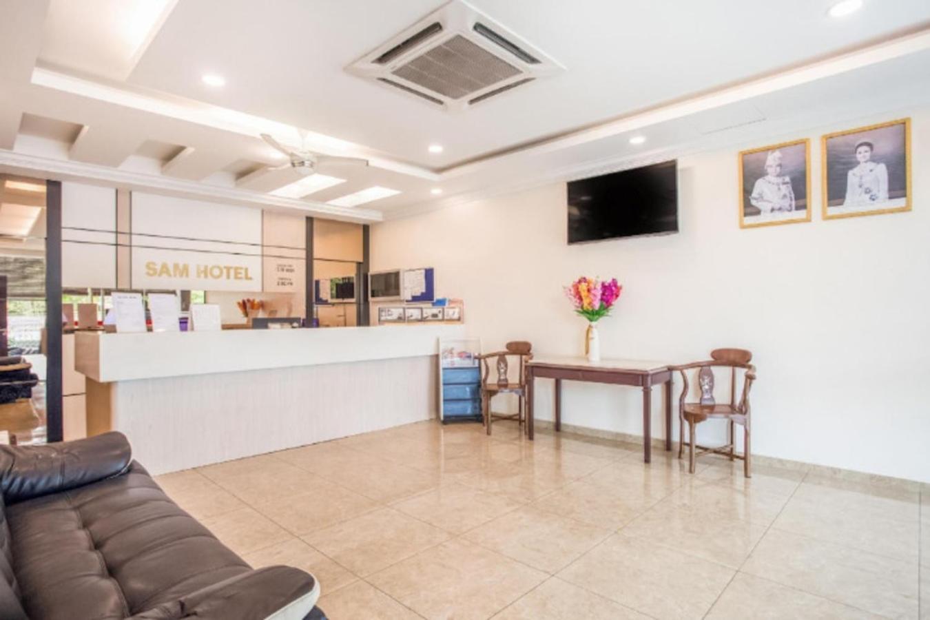 Sam Hotel Sitiawan Exterior foto
